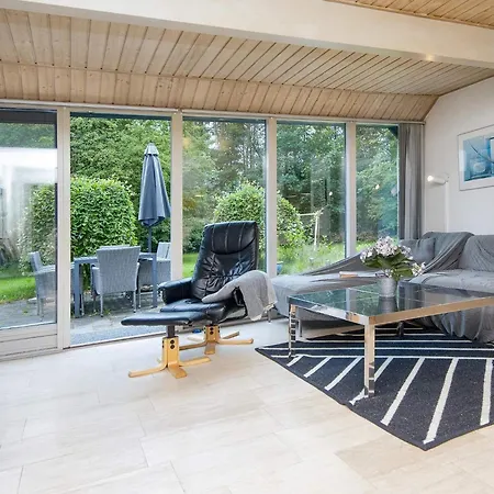 8 Person In Oksbol-by Traum *