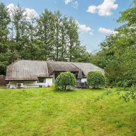 8 Person In Oksbol-by Traum *