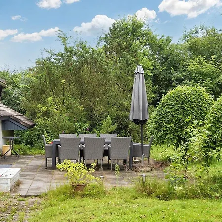 8 Person In Oksbol-by Traum