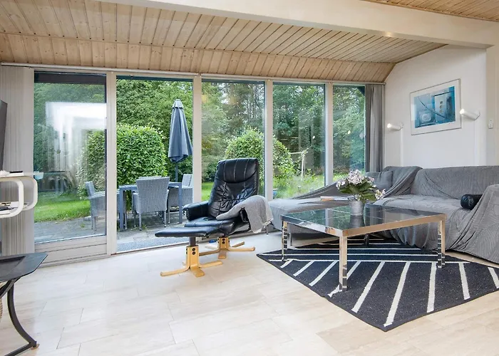 8 Person In Oksbol-by Traum *