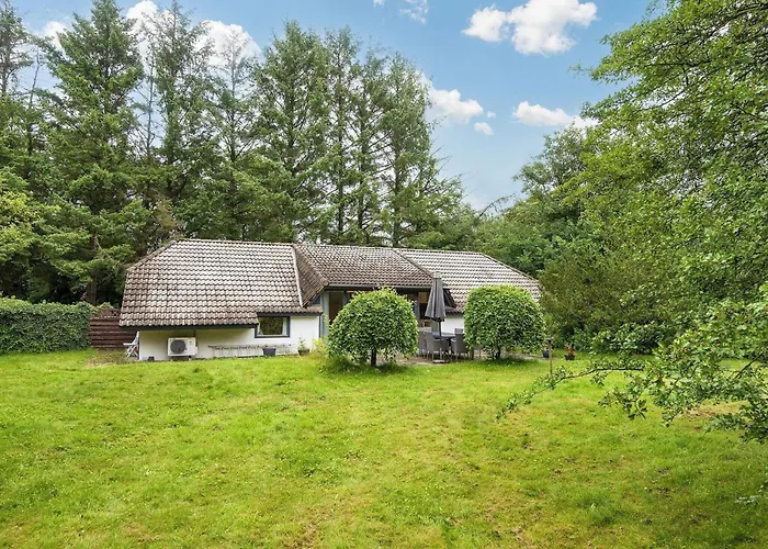 8 Person In Oksbol-by Traum *