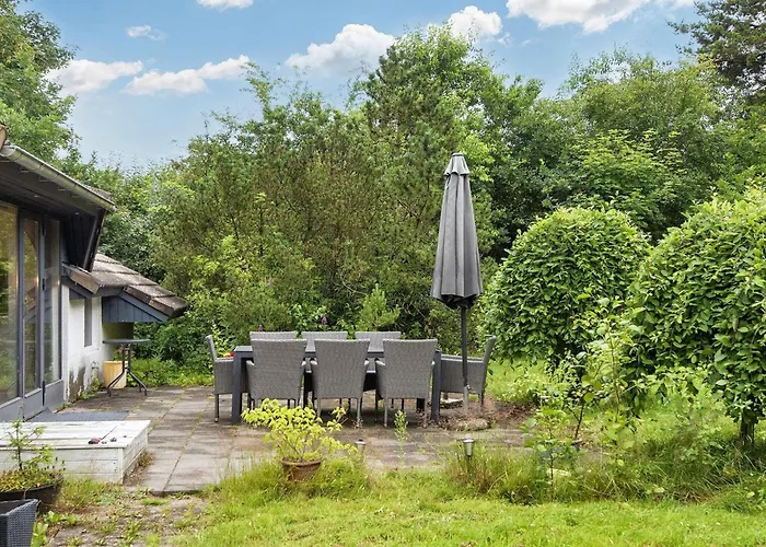 8 Person In Oksbol-by Traum